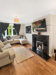 Sleeps 8 3 bed Mapperley with Garden & Driveway - 8