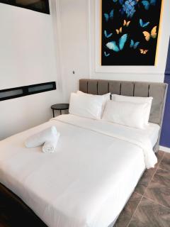 Scarletz Twin Tower Facing Suites - 4