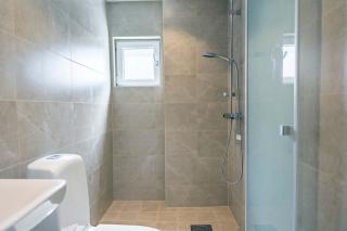 Freshly Renovated Studio Apartment 20min to City - 4