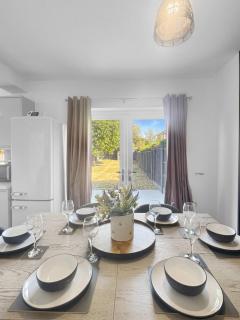 Sleeps 10 4 bed Ripley with Garden & Driveway - 6