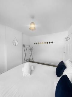Sleeps 10 4 bed Ripley with Garden & Driveway - 4