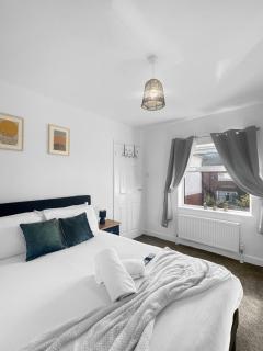 Sleeps 10 4 bed Ripley with Garden & Driveway - 3
