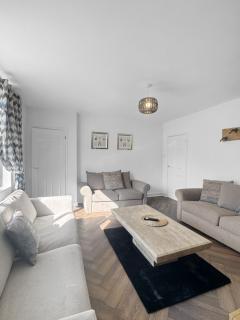 Sleeps 10 4 bed Ripley with Garden & Driveway - Codnor - 1
