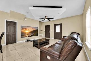 Relax & Enjoy In Our Luxury Townhome Getaway C - 0