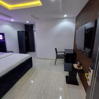 Lakabana edge hotel and suites - 4
