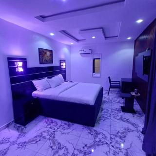 Lakabana edge hotel and suites - 3