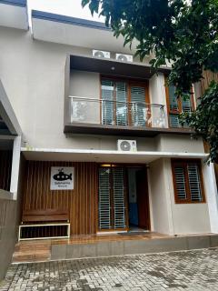 Submarine House - 0