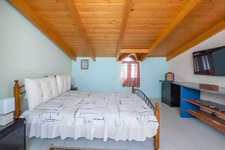 Hillside Hideaway - 5