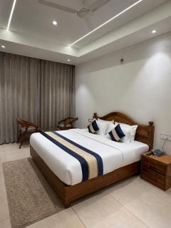 The Grand Indra Resort # Central Heated & Air Cooled # Lift # Parking # Restaurant # Rooftop # Dharamshala - 6