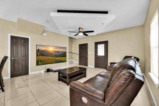 Relax & Enjoy In Our Spacious Townhome Getaway D - 0