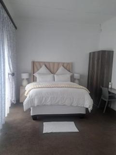 Dlula on 94 Guesthouse - 4