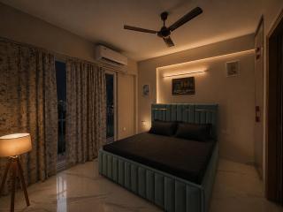 Experience a stylish and fully furnished 3BHK flat - 0