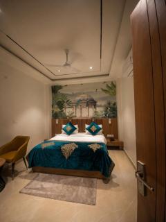 4Everstay By Raas Premium Rooms With Free Parking & Wifi !!! Best Family Hotel In Vrindavan - 0