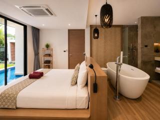 Chic Villa with Pool and Garden near Naiyang Beach - Cocoon 1 34-13 - 1