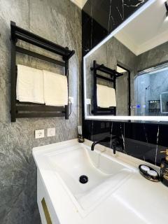24 th floor studio apartment - 2