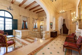 Central Sliema Palazzo Floor with Terrace and Hotel Facilities - 9