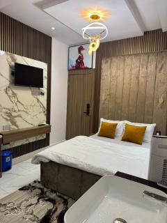 The Fux Hotel & Rooftop Lounge - 3