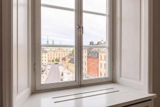 Top-Floor Apartment with Panoramic View in Stockholm Old Town - 4