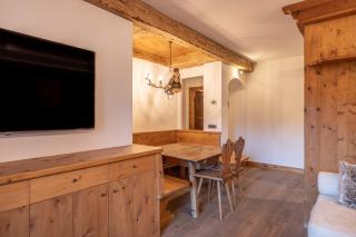 Casa Ampezzo, in the town center with balcony and parking area - 1