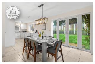 4-BR House By Townhouse Stays Short Lets & Serviced Accommodation in Birmingham with Free Parking, Garden & WiFi - 8