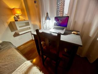 Abasto, 2 ambientes, departamento completo y práctico - 1