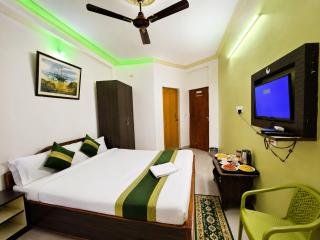 PURI HOTEL SEA VIEW SG - Near Light house - Swargadwar - Golden Beach & Shree Jagannath Temple -Room with Balcony - Lift- wifi - Resturent - - BEST FAMILY HOTEL IN PURI - 5