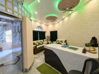 PURI HOTEL SEA VIEW SG - Near Light house - Swargadwar - Golden Beach & Shree Jagannath Temple -Room with Balcony - Lift- wifi - Resturent - - BEST FAMILY HOTEL IN PURI - 2