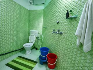 PURI HOTEL SEA VIEW SG - Near Light house - Swargadwar - Golden Beach & Shree Jagannath Temple -Room with Balcony - Lift- wifi - Resturent - - BEST FAMILY HOTEL IN PURI - 1