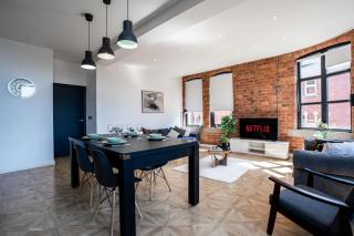 Central Leeds 2BedApt - Exposed Brick & Pool Table - 1