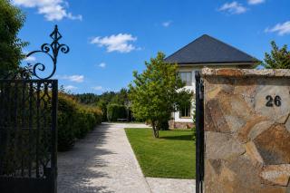 Gran chalet con piscina y gran jardín cerca de A Coruña - 0