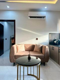 1BHK Luxury Suite Walk to Eiffel Tower Bahria Town - 4