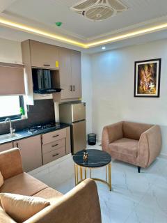 1BHK Luxury Suite Walk to Eiffel Tower Bahria Town - 3