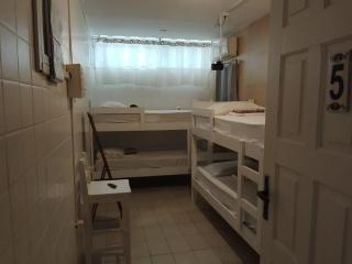 Quarto com Ar e Wifi a 160 metros do Mar - 7