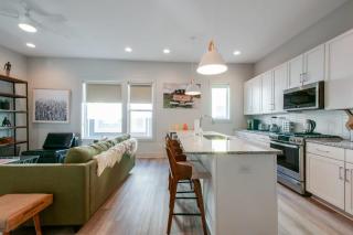 East Nash Lux - 13 Beds & City Views - 2