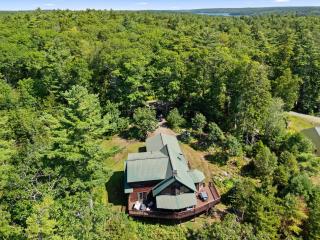 Stunning & Spacious Log Cabin in the Woods - 7