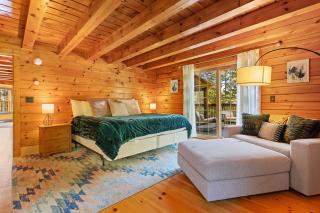 Stunning & Spacious Log Cabin in the Woods - 5