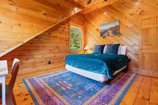 Stunning & Spacious Log Cabin in the Woods - 3