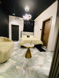 Phoenix Shortlet Apartment - 9