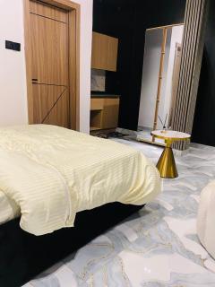 Phoenix Shortlet Apartment - 3