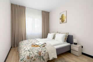 Functional Apartment with a Balcony and Parking Close to Green Spaces by Noclegi Renters - 9
