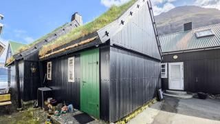 Historic Turf-Roof House in One of the Faroes' Oldest Villages Tjornuvik - 8