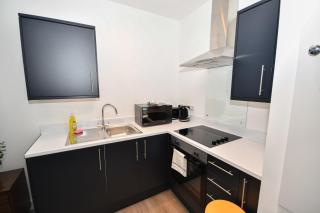 Modern Studio Apartment in Central Bradford - 9