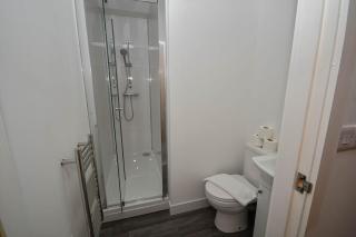 Modern Studio Apartment in Central Bradford - 6