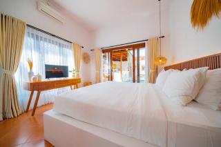 3BR villa w- pool & balcony - 1