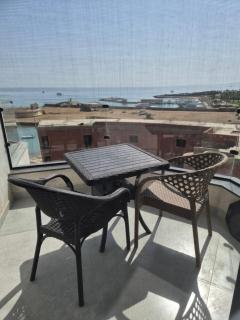 Sea-View Studio with Pool & Beach Access - 8