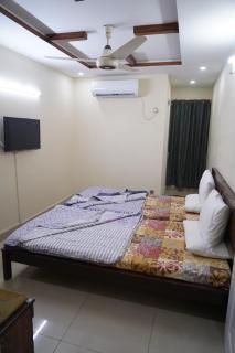 The Mall Luxury Guest House - 6