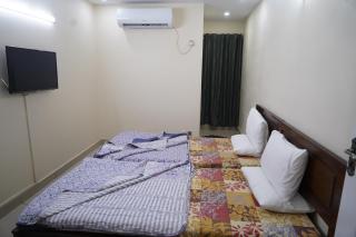 The Mall Luxury Guest House - 4