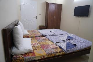 The Mall Luxury Guest House - 3