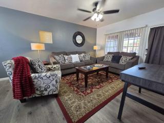2-bed condo, cook-ready kitchen, and laundry, 5-8 minutes from University of Arizona and downtown Tucson - 4