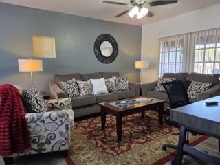 2-bed condo, cook-ready kitchen, and laundry, 5-8 minutes from University of Arizona and downtown Tucson - 5